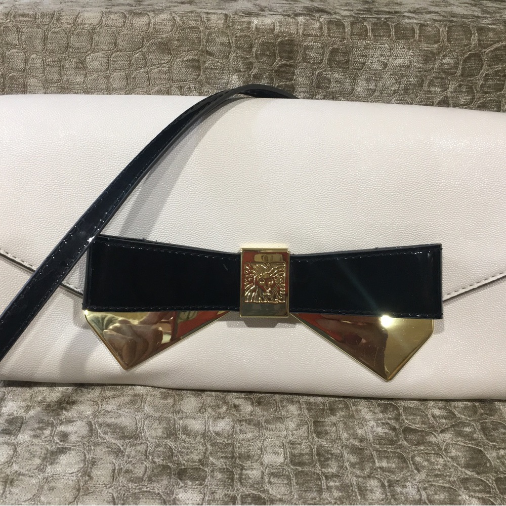 ANN KLEIN IVORY LEATHER SHOULDER BAG/CLUTCH